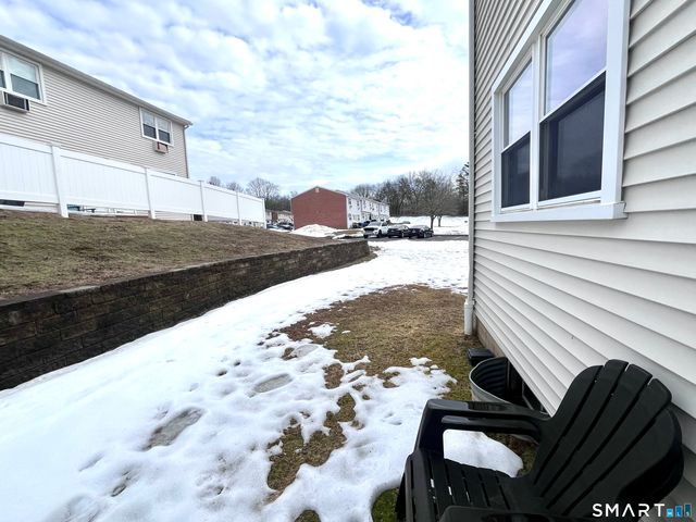 1081 New Haven Road 11J, Naugatuck, CT 06770