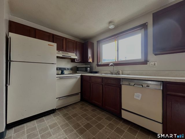 1081 New Haven Road 11J, Naugatuck, CT 06770