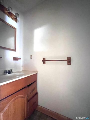 1081 New Haven Road 11J, Naugatuck, CT 06770