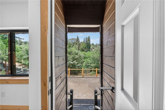 567 Maple Drive, Cedar Glen, CA 92321