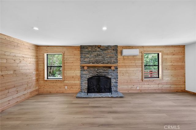 567 Maple Drive, Cedar Glen, CA 92321