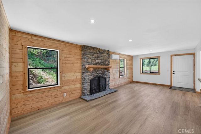 567 Maple Drive, Cedar Glen, CA 92321