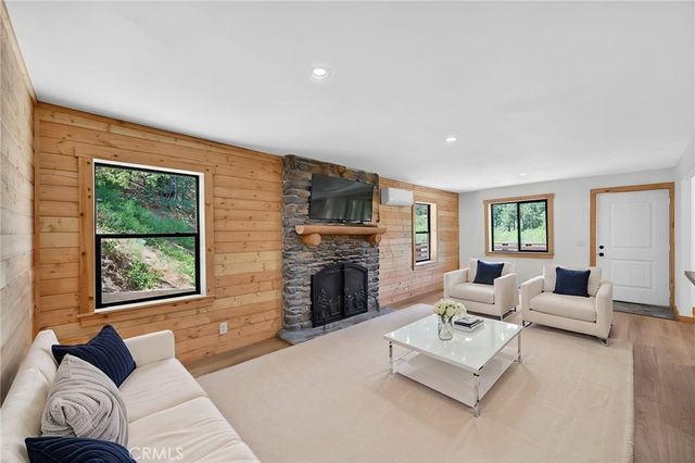567 Maple Drive, Cedar Glen, CA 92321