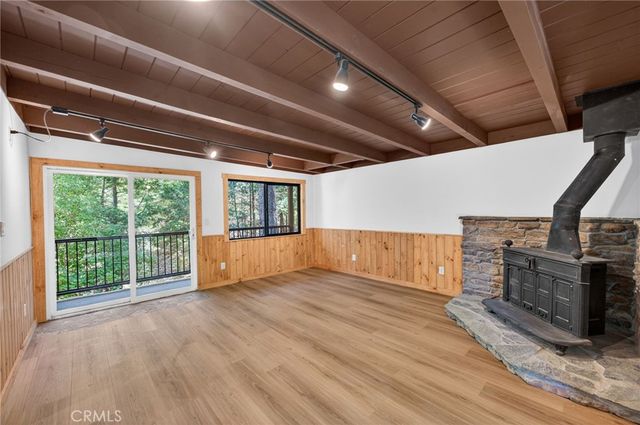 567 Maple Drive, Cedar Glen, CA 92321