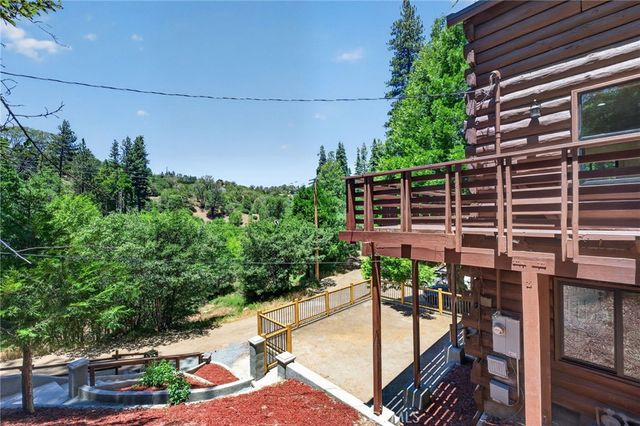 567 Maple Drive, Cedar Glen, CA 92321
