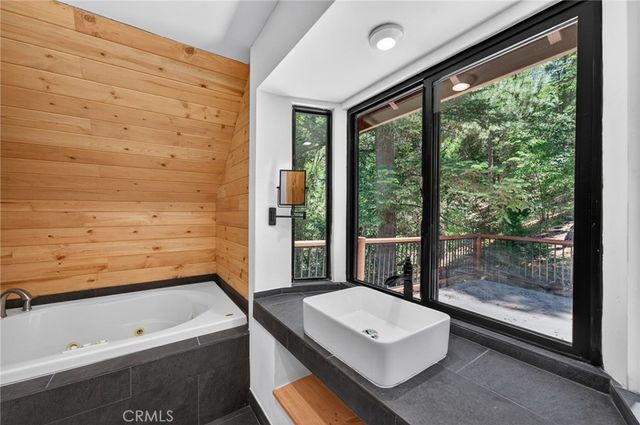 567 Maple Drive, Cedar Glen, CA 92321