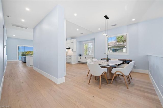 3099 Lancaster DR # 704, Naples, FL 34105