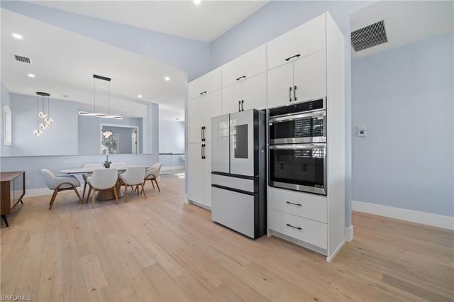 3099 Lancaster DR # 704, Naples, FL 34105