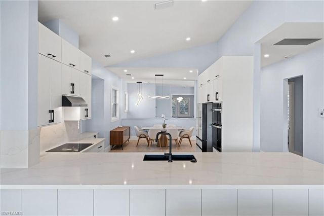 3099 Lancaster DR # 704, Naples, FL 34105