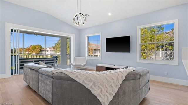 3099 Lancaster DR # 704, Naples, FL 34105