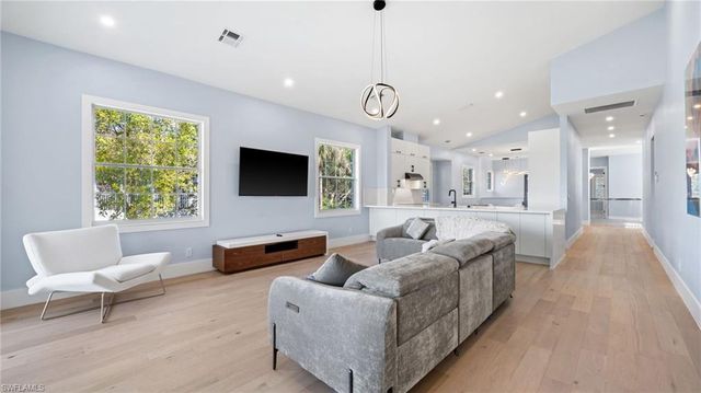 3099 Lancaster DR # 704, Naples, FL 34105