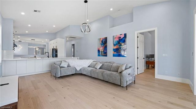 3099 Lancaster DR # 704, Naples, FL 34105