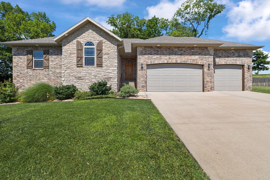 134 North Peach Brook, Nixa, MO 65714