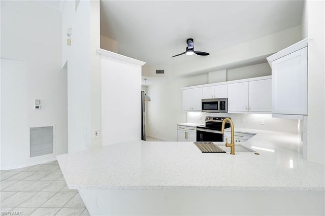 1580 Clermont DR L-202, Naples, FL 34109