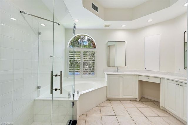 1580 Clermont DR L-202, Naples, FL 34109