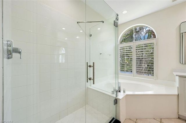 1580 Clermont DR L-202, Naples, FL 34109