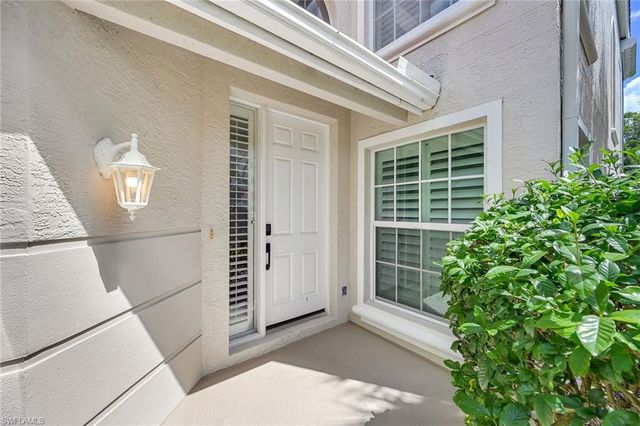 1580 Clermont DR L-202, Naples, FL 34109