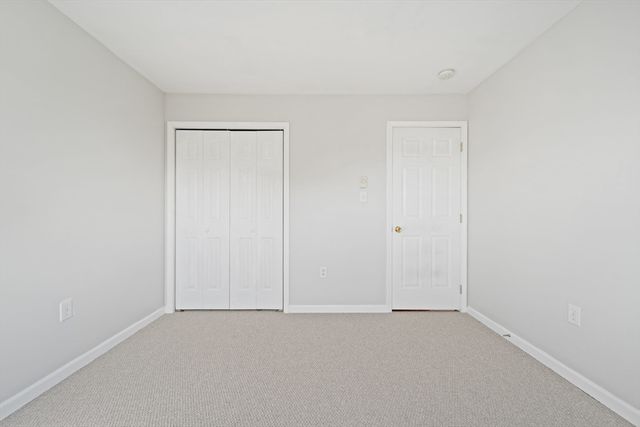 8 Oxford St, Chicopee, MA 01020