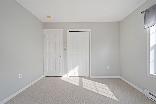 8 Oxford St, Chicopee, MA 01020