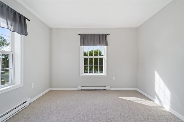 8 Oxford St, Chicopee, MA 01020