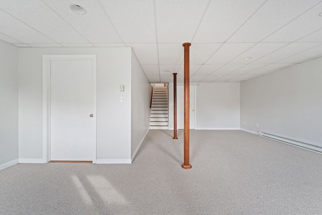 8 Oxford St, Chicopee, MA 01020