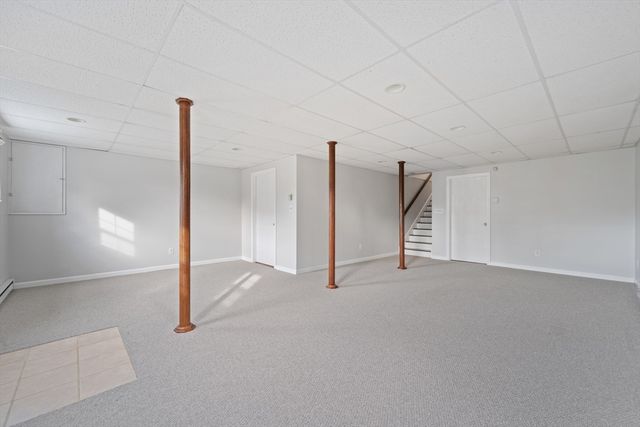8 Oxford St, Chicopee, MA 01020