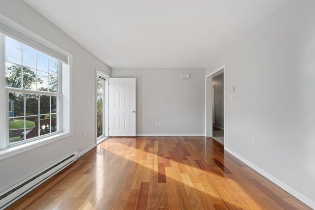 8 Oxford St, Chicopee, MA 01020