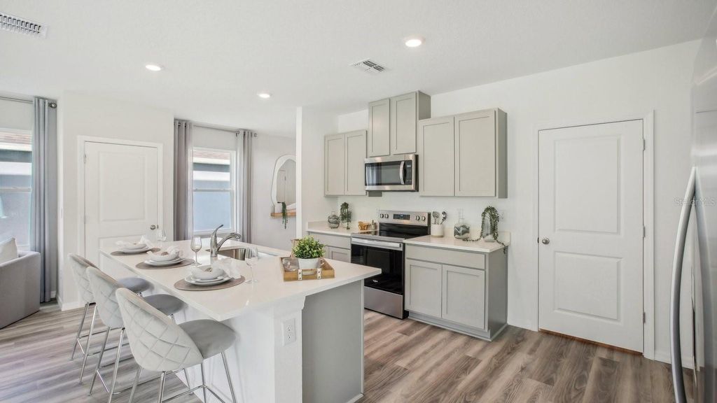 Image 13 of property listing at 8312 RIVERBEND RISE LANE, Tampa, FL 33619