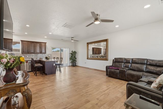503 Martinez Drive NE, Albuquerque, NM 87102