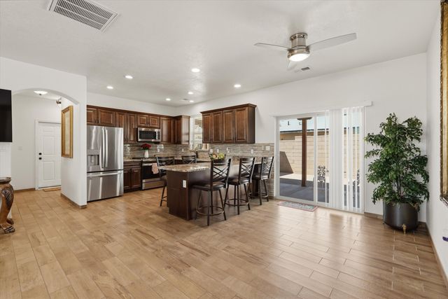 503 Martinez Drive NE, Albuquerque, NM 87102