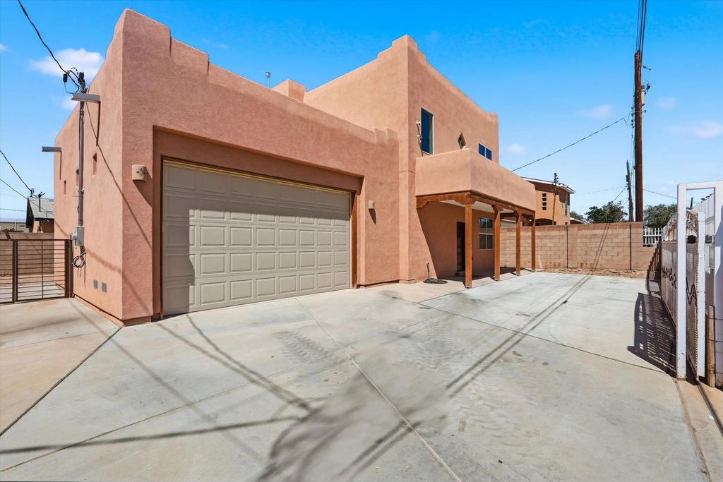503 Martinez Drive NE, Albuquerque, NM 87102