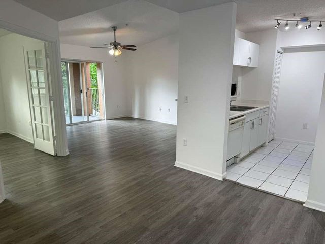 4844 N State Road 7 305, Coconut Creek, FL 33073