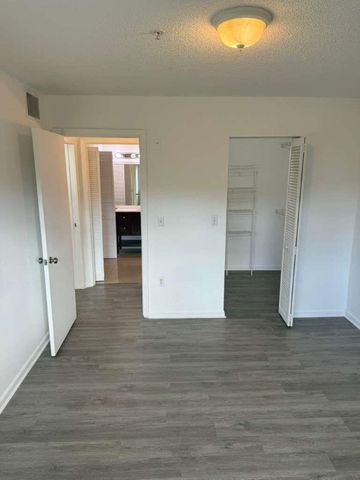 4844 N State Road 7 305, Coconut Creek, FL 33073