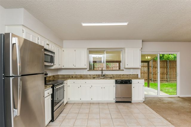 800 Matthews Court, Arlington, TX 76012