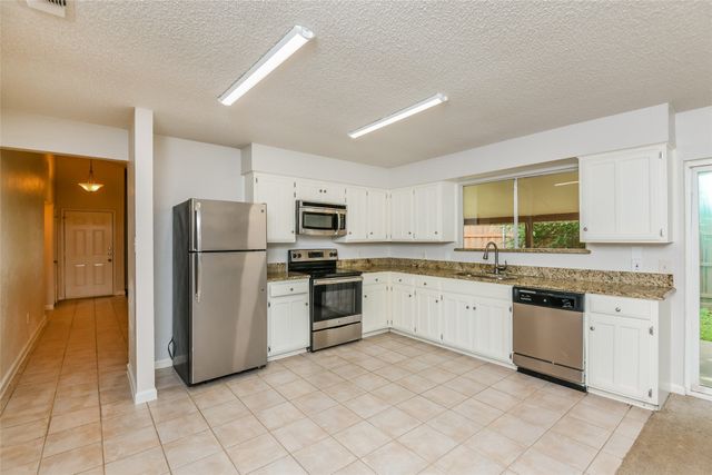 800 Matthews Court, Arlington, TX 76012