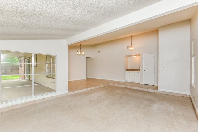 800 Matthews Court, Arlington, TX 76012