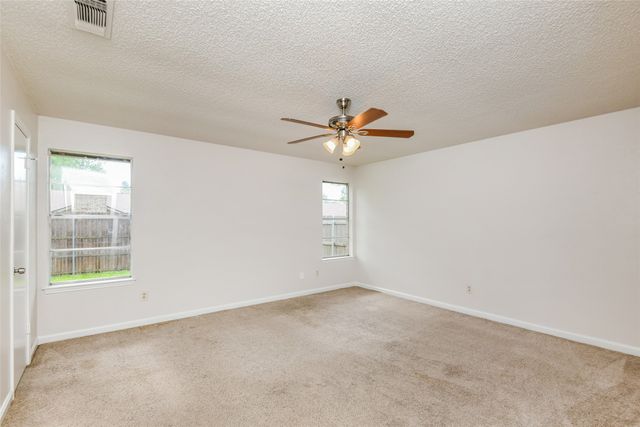 800 Matthews Court, Arlington, TX 76012
