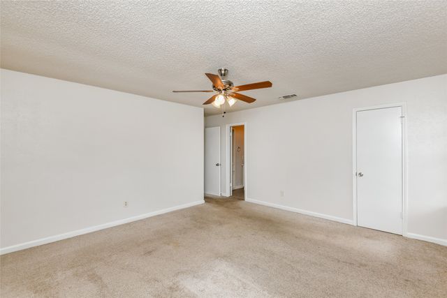 800 Matthews Court, Arlington, TX 76012