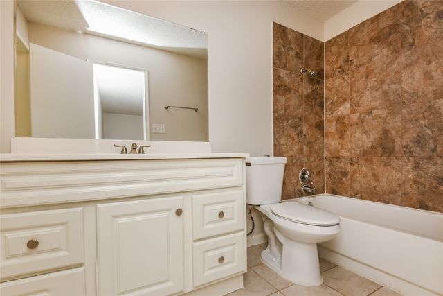 800 Matthews Court, Arlington, TX 76012