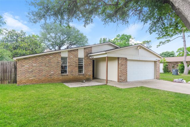 800 Matthews Court, Arlington, TX 76012