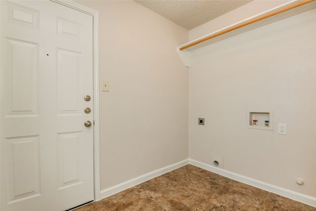800 Matthews Court, Arlington, TX 76012