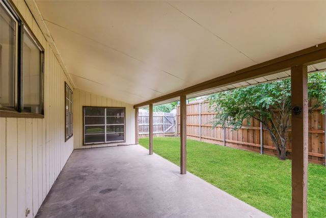800 Matthews Court, Arlington, TX 76012