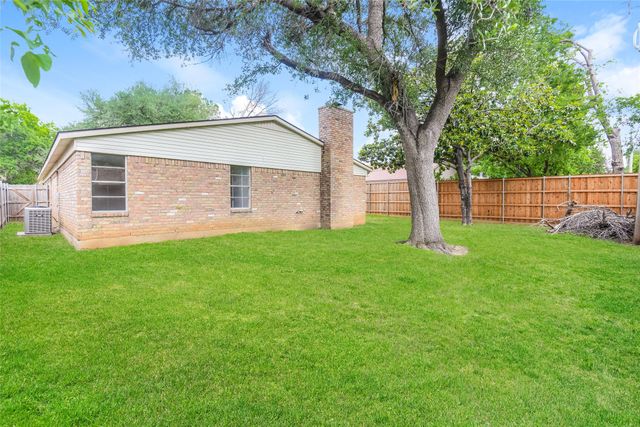 800 Matthews Court, Arlington, TX 76012