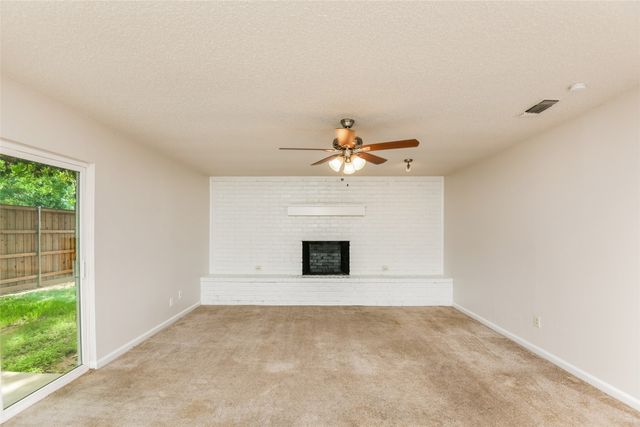 800 Matthews Court, Arlington, TX 76012