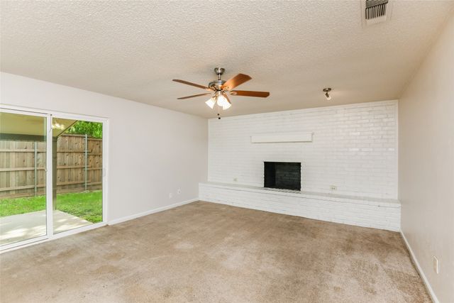 800 Matthews Court, Arlington, TX 76012