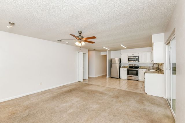 800 Matthews Court, Arlington, TX 76012