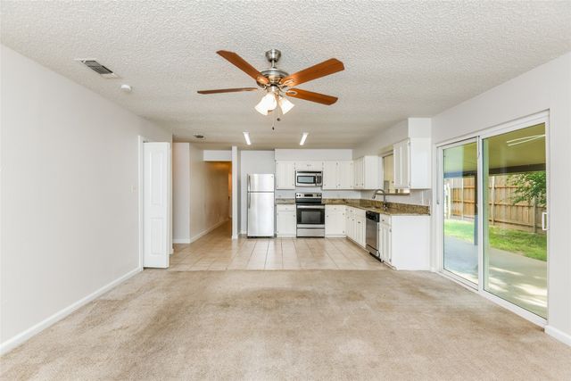 800 Matthews Court, Arlington, TX 76012