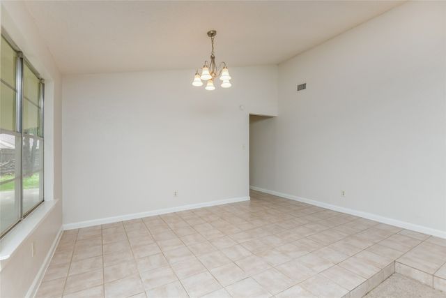 800 Matthews Court, Arlington, TX 76012