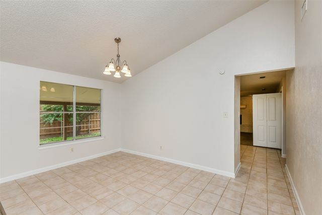 800 Matthews Court, Arlington, TX 76012