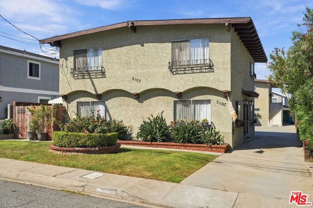 2107 Voorhees Avenue, Redondo Beach, CA 90278